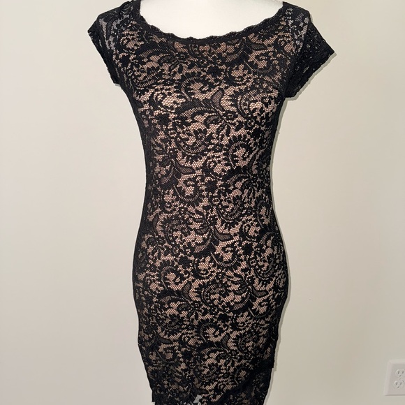 B Darlin Elegant Black and Beige Dress - Picture 1 of 3